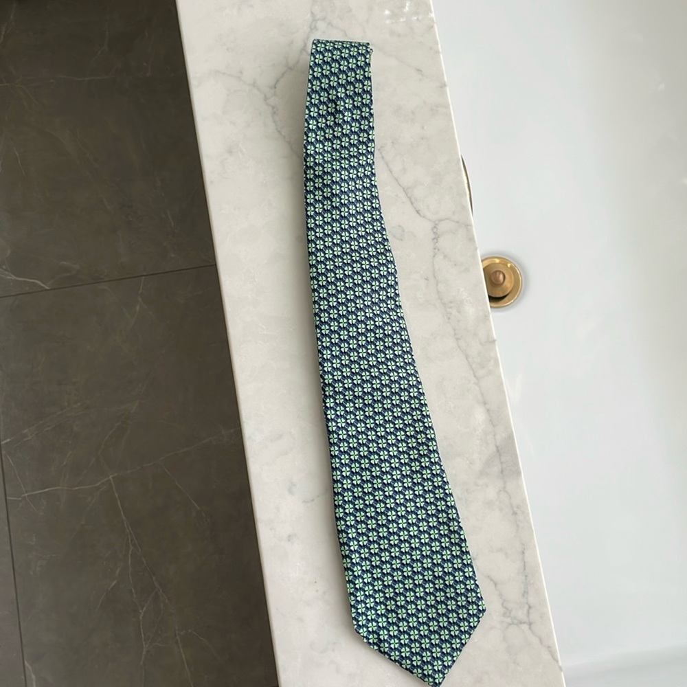 Vineyard vines shamrock tie